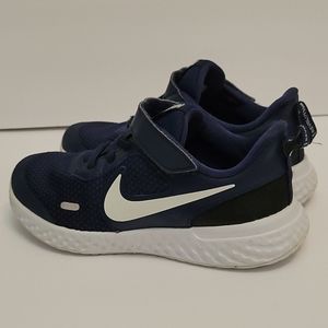 Boys Nike Revolution 2021